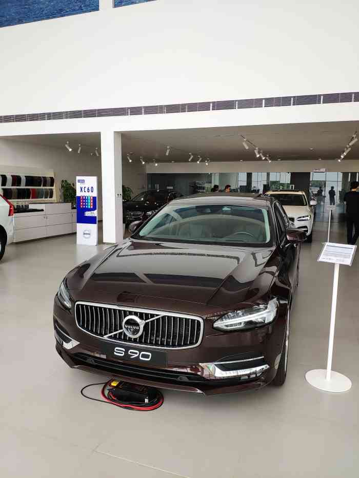 沈阳尊荣沃尔沃4s店(北二路店)-"因为想买车连着看了几个品牌的车