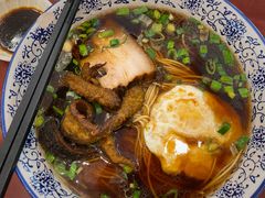 爆鱼焖肉面-伟记奥面馆(养育巷店)