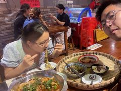 -爆炸头阿姨小四川正宗川味小吃(无任何分店)