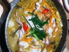 -山城外·非遗酸菜鱼(新都汇融店)
