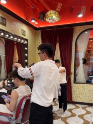 -东方先生国潮男士理发馆