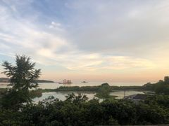 -亮河湾山庄