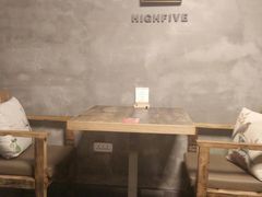 -HIGH FIVE哈福手工汉堡(桂林路店)