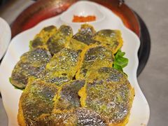 -伴山牛贵州黄牛肉火锅·苗疆非遗艺术餐厅(上海首店)