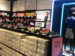 -SKECHERS 斯凯奇(上海国际时尚中心店)