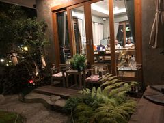-Chom Cafe and Restaurant