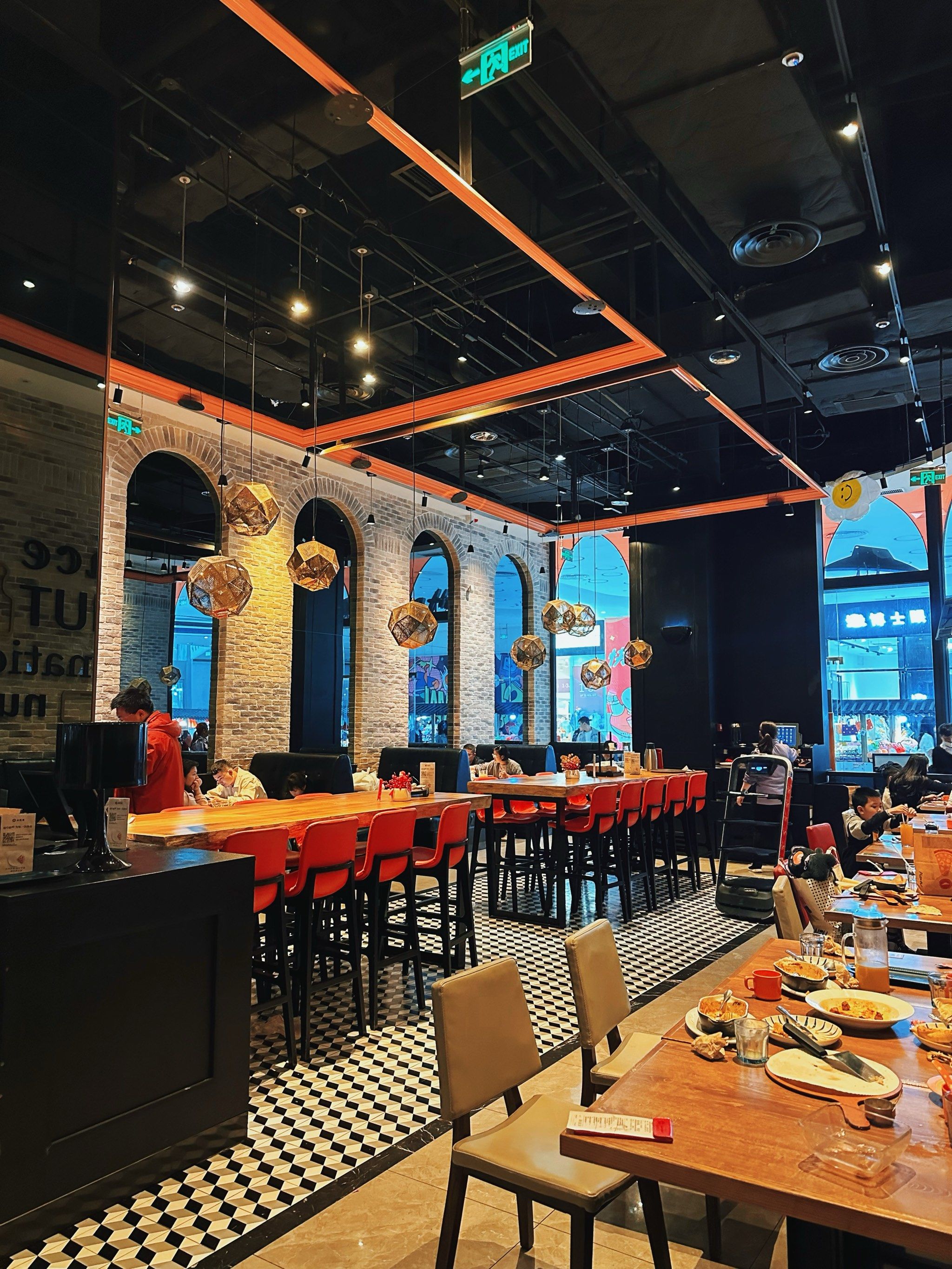 古典装修风～～～必胜客餐厅