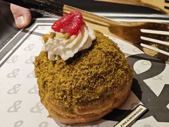 法式开心果树莓泡芙-B&C黄油与面包·THE GARDEN BAKERY概念店(世纪汇店)