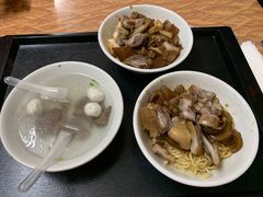 -松树干拌面店