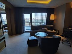 -上海滴水湖皇冠假日酒店