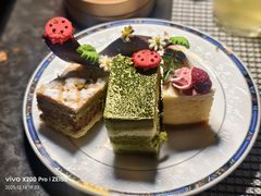 -亚洲国际大酒店·云顶阁旋转自助餐厅