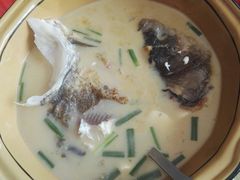 四明湖胖头鱼鱼头-凤嫂农家乐(梁弄店)