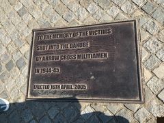 -多瑙河畔鞋履雕塑