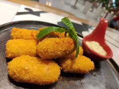 酥炸牛肝菌黑松露奶油球-CRAZYONES西班牙海鲜饭(日月光店)