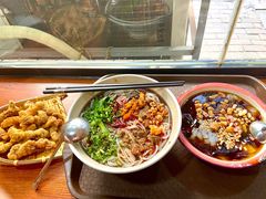 -爆炸头阿姨小四川正宗川味小吃(无任何分店)