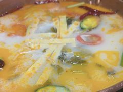 -洱火云南酸菜牛肉火锅(石景山当代商城店)