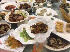 -鞍山大白鲨美食酒店