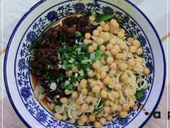 -渝之汇牛肉豌杂面