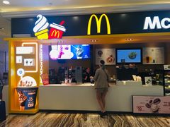 门面-麦当劳(新世纪环球中心店)