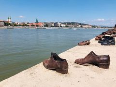 -多瑙河畔鞋履雕塑