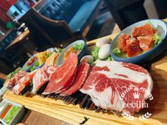 -明洞阿姨·韩式酱蟹烤肉·创意料理(三元桥店)