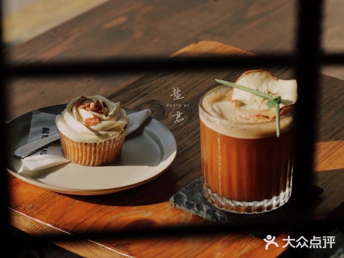 BE NORMAL CAFE(霞溪路店)玫瑰杯子蛋糕图片