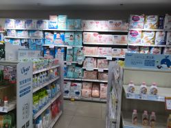 -乐友孕婴童(王府井购物中心店)