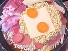 泡菜五花肉锅-炙韩料理·部队锅专门店