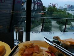 -上海滴水湖皇冠假日酒店