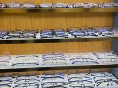 -优医视平价眼镜蔡司依视路折扣工厂店(十里堡店)