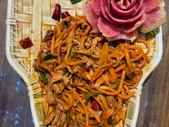酸萝卜炒牦牛肉-吉祥圣雪藏餐