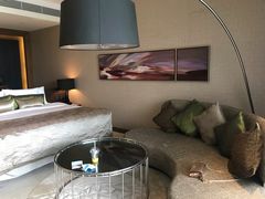 -上海滴水湖皇冠假日酒店