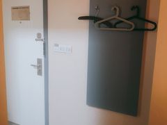 -Zsmart智尚酒店(上海轻纺市场定边路地铁站店)