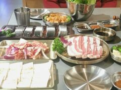 -围炉肉舍•炭烤活鳗•丹东海鲜烤肉(步行街店)