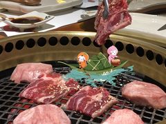 小哥哥帮烤肉-肉魁屋·烧肉·烧鸟·酒场(高新店)