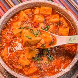 无比怀念茅草屋下鲜甜的野生菌菇鸡汤！