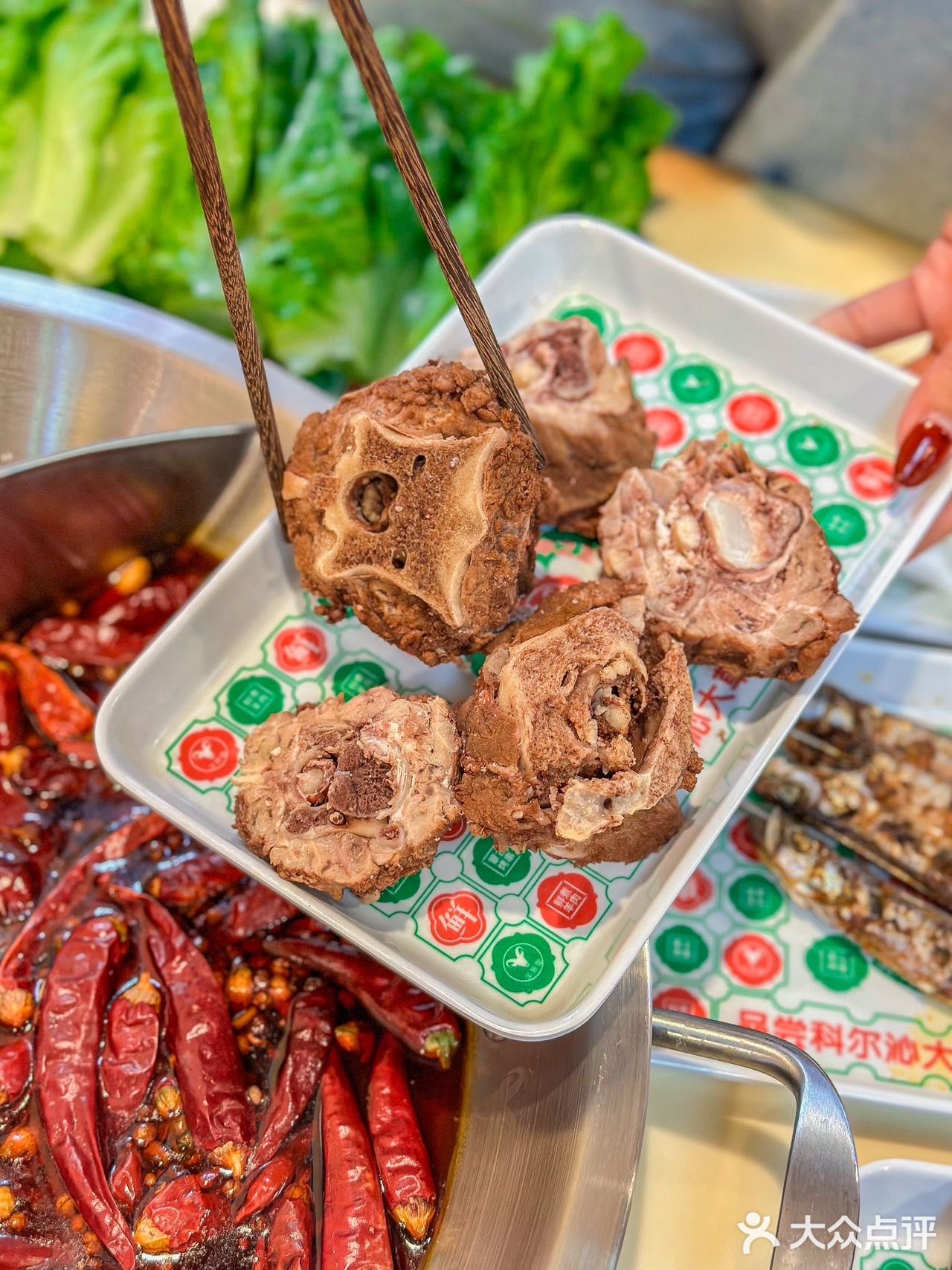 特色羊肉 选用的是内蒙5～6月的羔羊肉，食材很新鲜