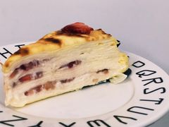 草莓香草千层-卷心卷意·轻甜蛋糕(新光天地店)