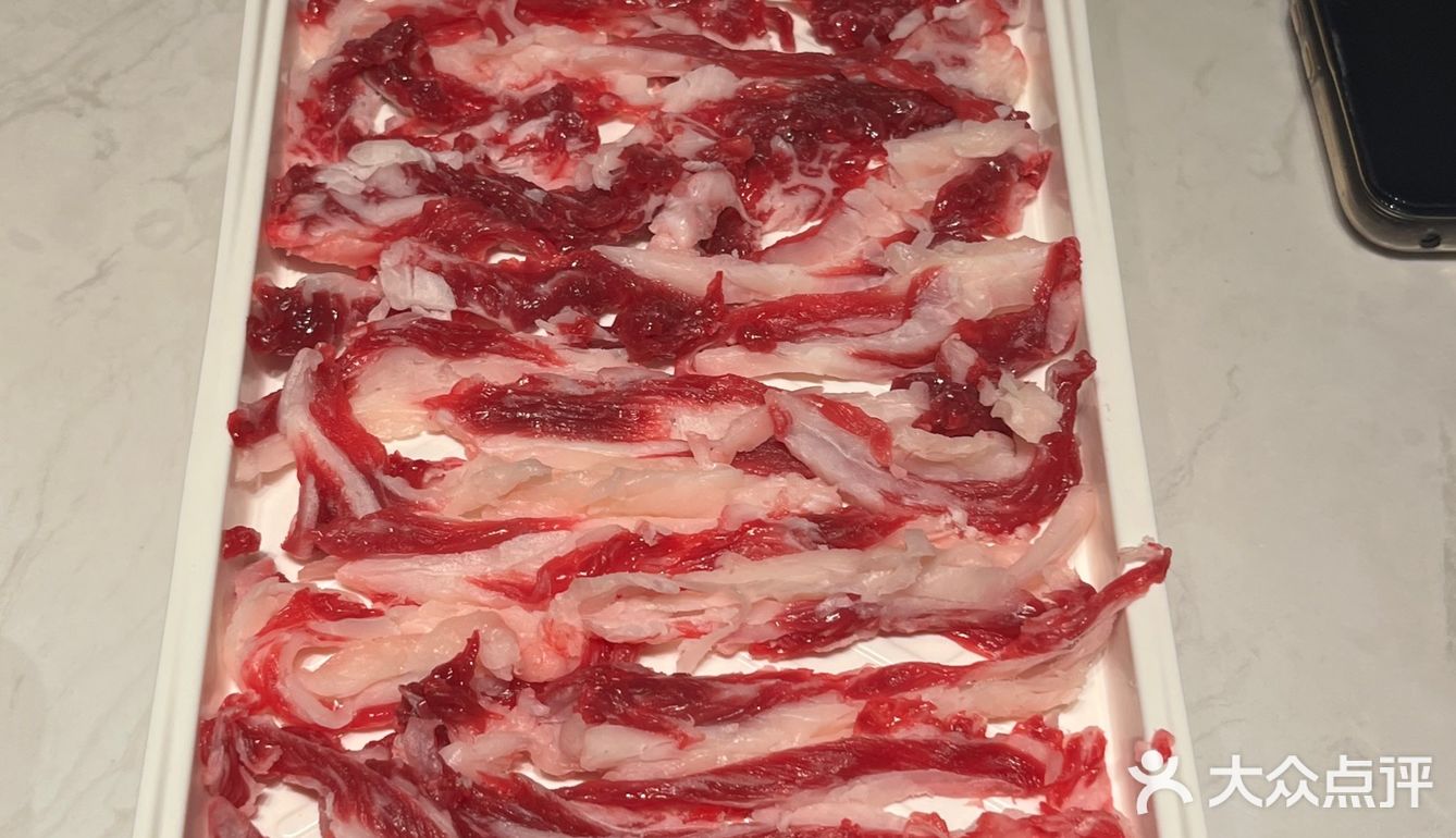 肉很新鲜，很好吃，推荐吊龙和牛腩和牛肉丸