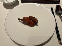 玻璃脆皮香茅石岐乳鸽-炳胜私厨(万象前海店)