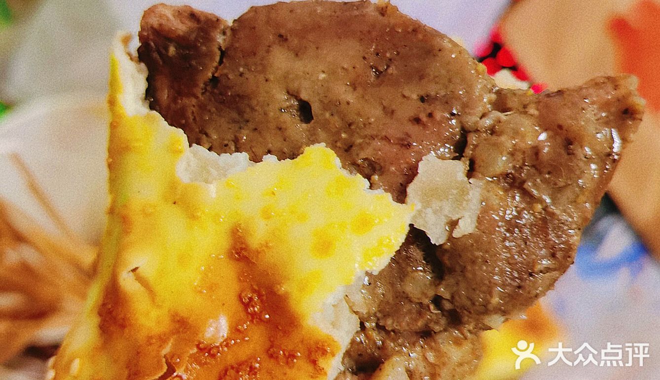 位于江汉路的『骆驼大叔羊排烤包子』