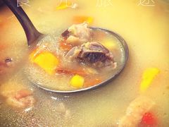 浓汤土鸡浸鱼唇-快活林食家
