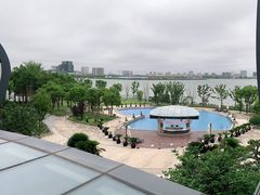 -上海滴水湖皇冠假日酒店