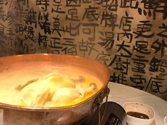 -鲜入围煮花胶鸡海鲜火锅