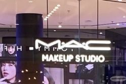 -M·A·C