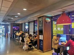 等位区-麦当劳(东急新天地店)