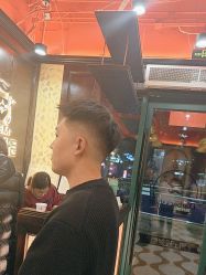 -东方先生国潮男士理发馆