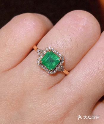 18k金镶嵌天然祖母绿戒指 祖母绿️1