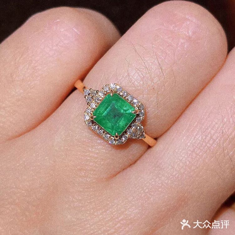 祖母绿戒指