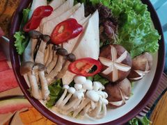 -老牌坊云南鱼豆花火锅(爱建店)